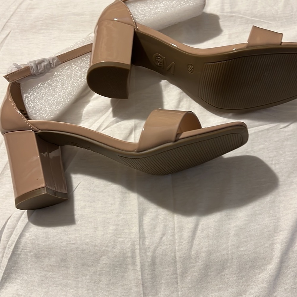 Sandal by Chelsea Moreland Size 8 1/2 M